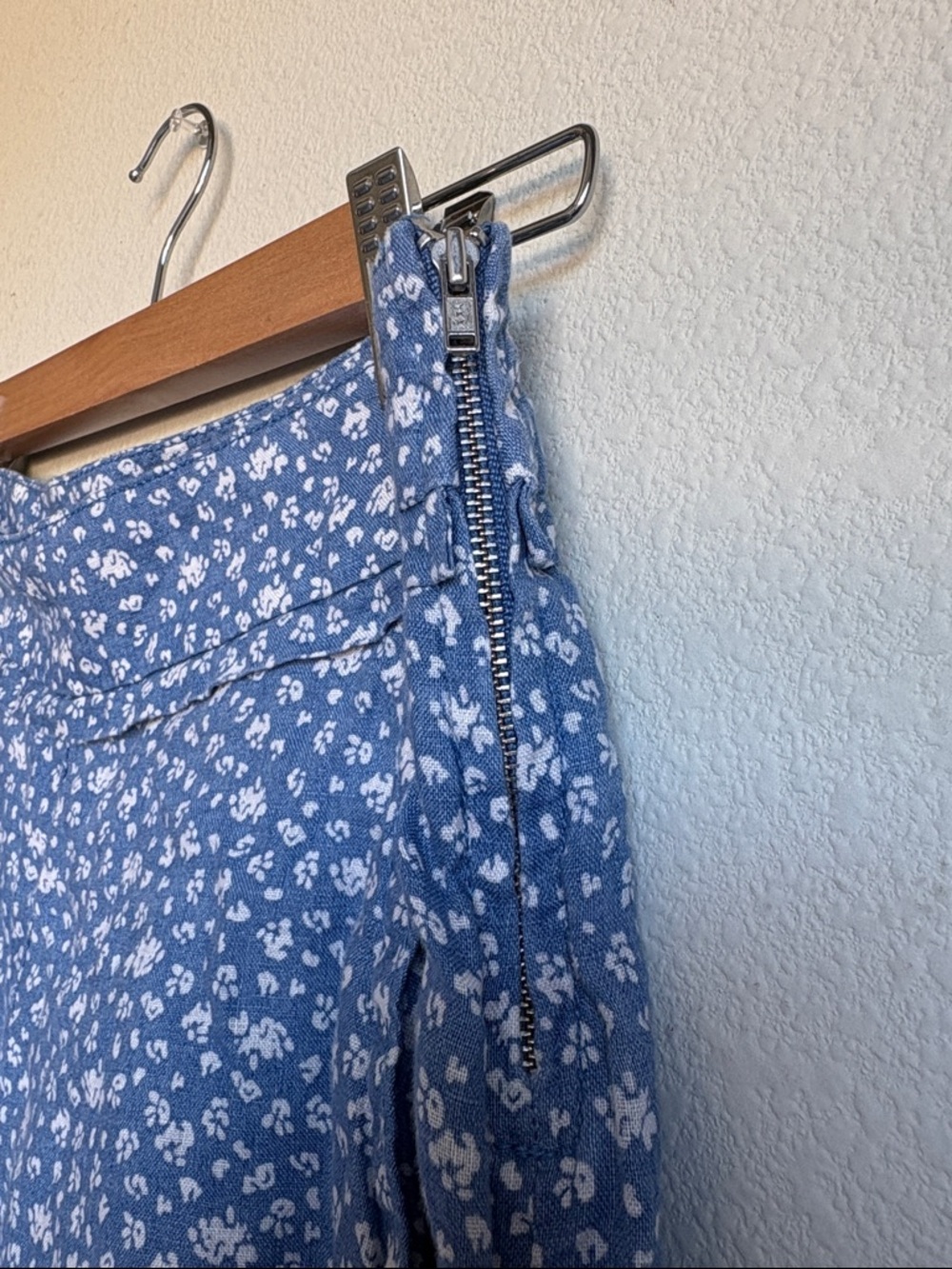 Pure linen United Colors Of Benetton Blue Ditsy Floral High-Waist Shorts size 4 - Picture 5 of 8